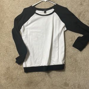 Black sleeve white sweater thin material